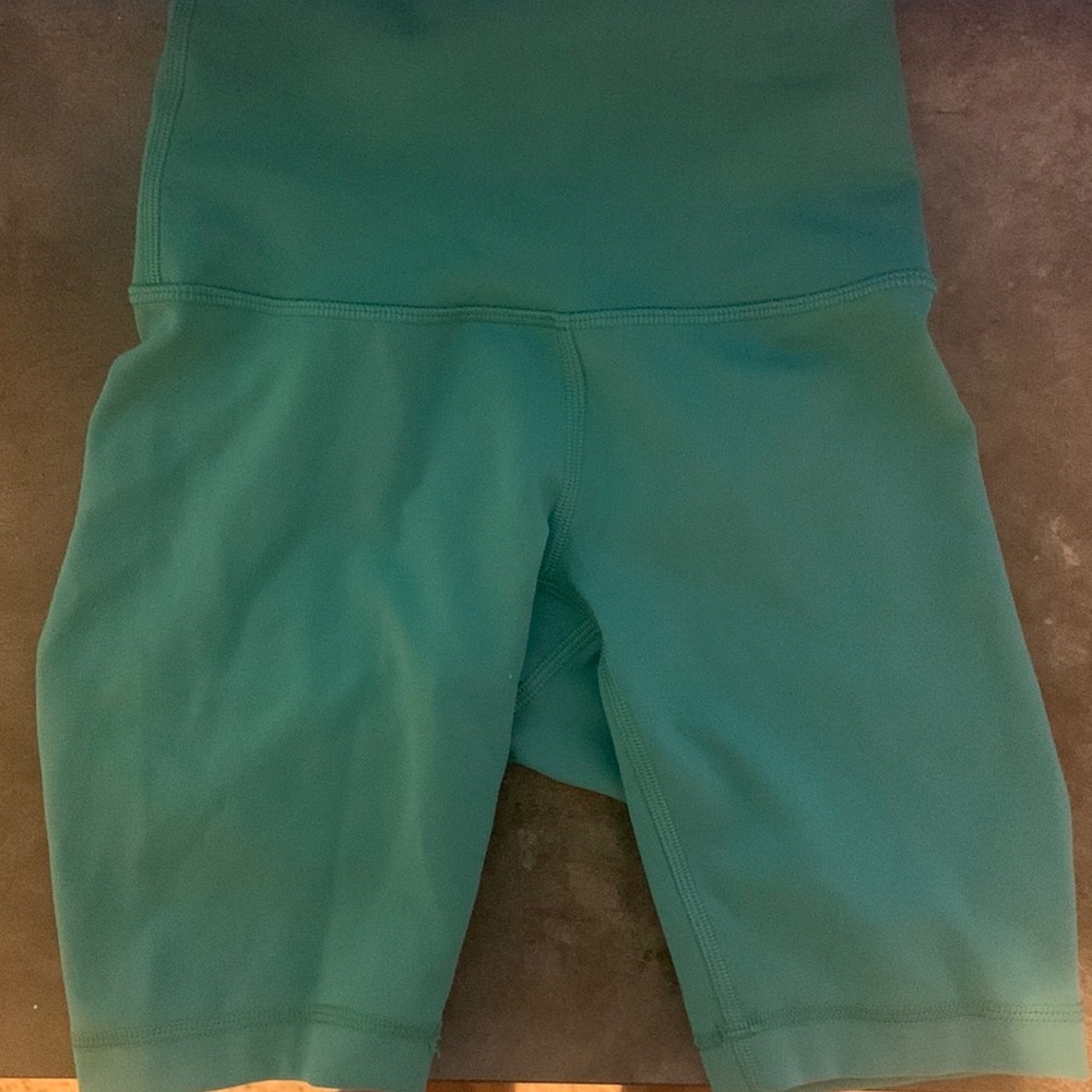 Women lululemon biker shorts